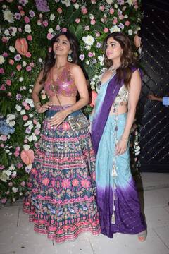 Ekta Kapoor की दिवाली पार्टी में दिखा शेट्टी सिस्टर्स का खूबसूरत अंदाज, लहंगा फ्लॉन्ट करते हुए Shilpa ने यूं दिए पोज