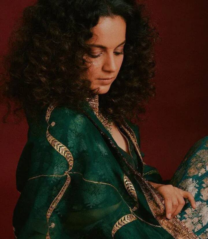 ਇਸ ਡਰੈੱਸ 'ਚ ਕੰਗਨਾ ਰਣੌਤ ਨੇ ਏਕਤਾ ਕਪੂਰ ਦੀ ਦੀਵਾਲੀ ਪਾਰਟੀ 'ਚ ਧੂਮ ਮਚਾਈ।