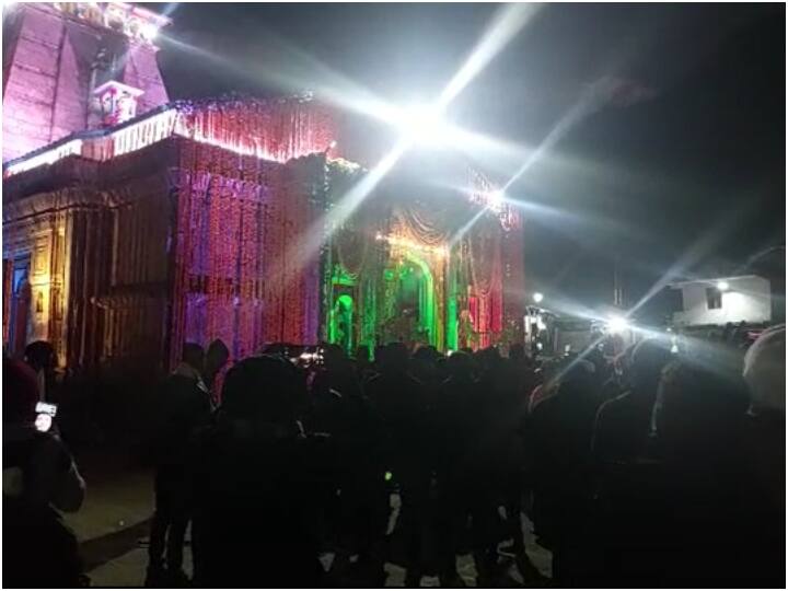 Kedarnath Dham rudraprayag temple administration decorated kedarnath dham with electric light ann Kedarnath Dham: दीयो से जगमगा उठा केदारनाथ धाम, 27 अक्टूबर को 6 महीने के लिए बंद हो जाएंगे कपाट