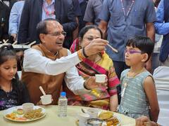 In Pics: कोरोना काल में अनाथ हुए बच्चों के साथ सीएम शिवराज सिंह चौहान ने मनाई दिवाली, देखें तस्वीरें