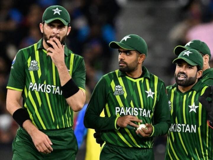 Pakistani Player Umar Akmal Admitted In Hospital After IND vs PAK Match In T20 World Cup 2022 मेलबर्न में भारत के खिलाफ हार के बाद पाकिस्तान के लिए बुरी खबर, यह स्टार खिलाड़ी अस्पताल में हुआ भर्ती