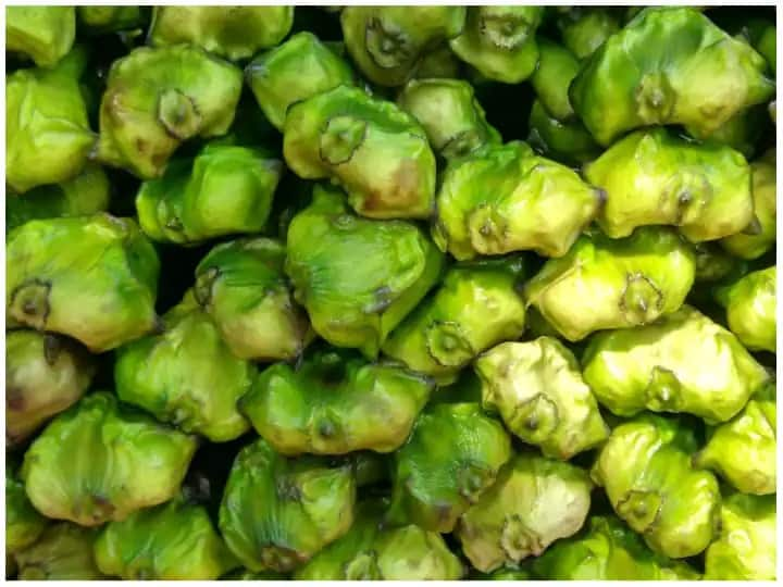 Water Chestnut Benefits Seasonal Vegetable good for blood pressure and heart marathi news Seasonal Vegetable : बीपी आणि हृदयरोगावर फायदेशीर आहे 'सिंगाडा'; जाणून घ्या आश्चर्यकारक फायदे