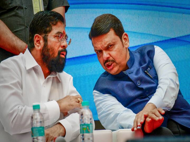 22 Shinde camp MLAs unhappy, will join BJP, claims Uddhav-led Sena Shiv Sena: 'ఏ క్షణంలోనైనా సీఎం మార్పు జరగొచ్చు- శిందే వర్గంలో అసంతృప్తి'