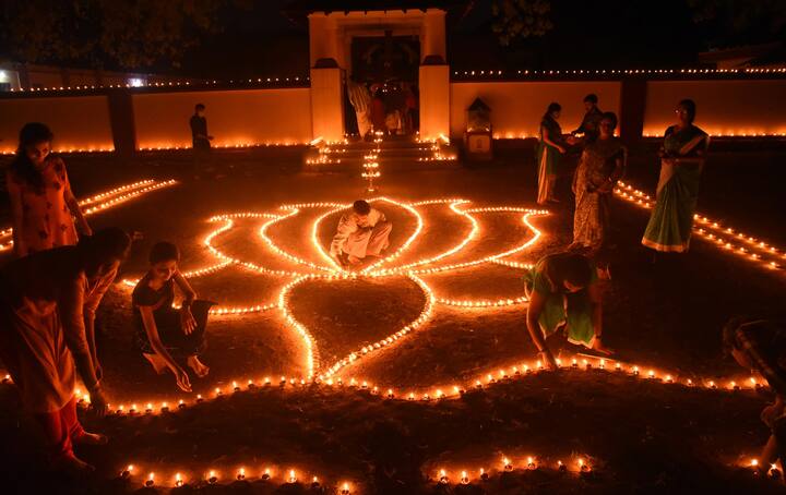 Diwali Puja 2022: দেশজুড়ে পালিত আলোর উৎসব। মাতোয়ারা উত্তর থেকে দক্ষিণ।