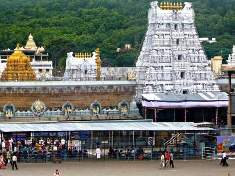 tirupati dharisanam ticket sold via telegram link Tirumala Tirupati: திருப்பதி ஏழுமலையானை தரிசிக்க கள்ளச்சந்தை டிக்கெட்.. அதிர்ச்சி தகவல்!