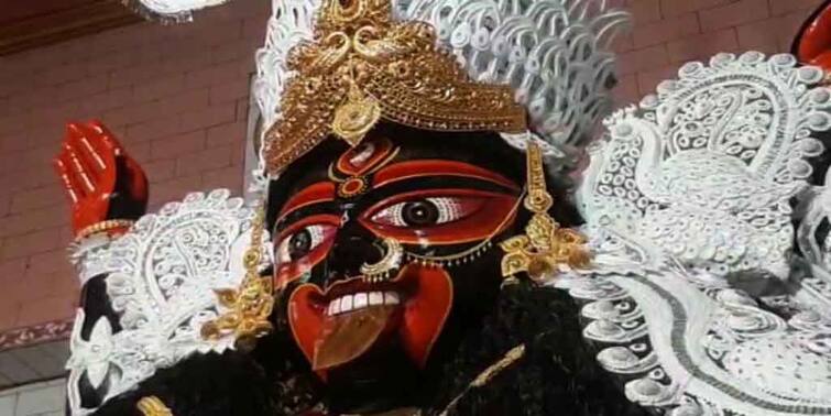 East Burdwan katwa kalipuja wast started with dacoit East Burdwan: ডাকাতদের হাত ধরে পুজোর শুরু, কাটোয়ার খেপি মায়ের গায়ে থাকে কয়েক কোটি টাকার গয়না