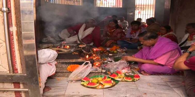 India News Puja going on in Assam Guwahati Kamakhya Temple Kamakhya Temple: গুয়াহাটির কামাখ্যা মন্দিরে মায়ের সাড়ম্বর আরাধনা, পুজো ও যজ্ঞ দেখতে ভক্তদের ভিড়
