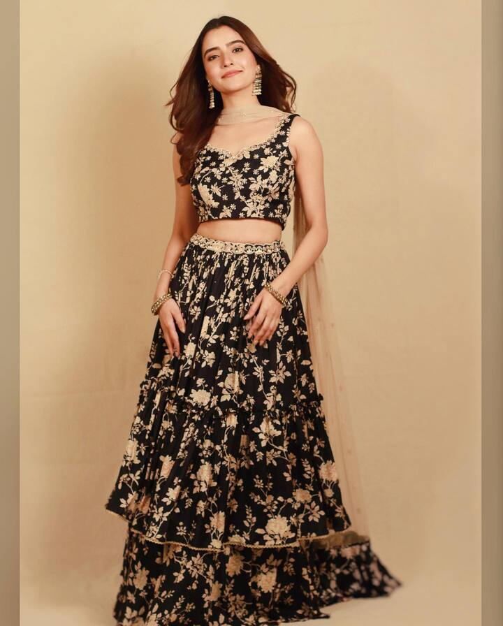 తెలుగులో పెద్దగా అవకాశాలు లేకపోవడంతో ఇతర భాషల్లో అదృష్టం పరీక్షించుకుంటోంది