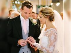 Jos Buttler's Love Story: बेहद दिलचस्प है इंग्लैंड के कप्तान जोस बटलर की लव स्टोरी, कुछ इस तरह प्यार में बदली थी दोस्ती