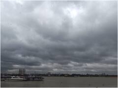 बांग्लादेश में तट के करीब पहुंचा चक्रवात 'सितरंग', 2.19 लाख लोगों को सुरक्षित स्थानों पर पहुंचाया