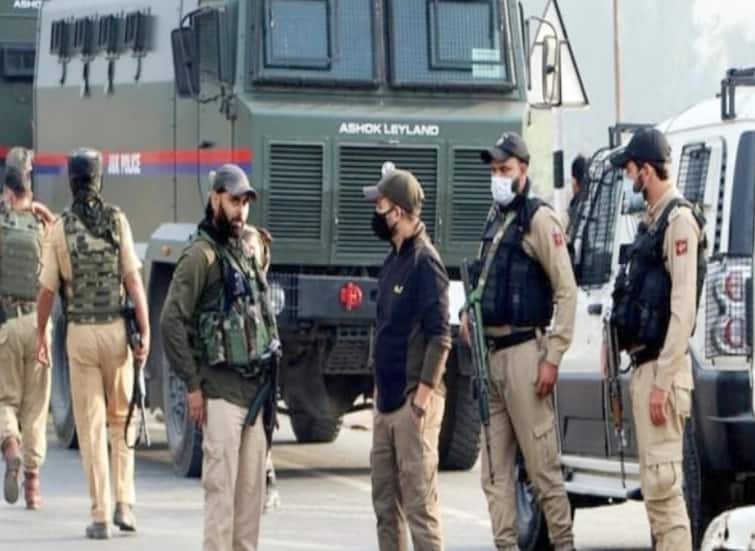 Kashmir Terrorist conspiracy in Srinagar, suspicious bag found on Baramulla-Srinagar highway Kashmir : श्रीनगर में आतंकी साजिश नाकाम, बारामूला-श्रीनगर हाईवे पर मिला संदिग्ध बैग किया गया नष्ट 