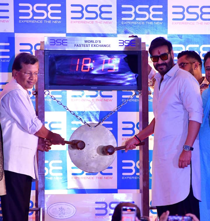 এদিন বম্বে স্টক এক্সচেঞ্জ BSE-তে দৃশ্য ২ -এর প্রচারে পৌঁছন অজয় দেবগন। বম্বে স্টক এক্সচেঞ্জে দেখা যায় তাকে। মুহুরতের ফার্সট বেলও বাজান তিনি।