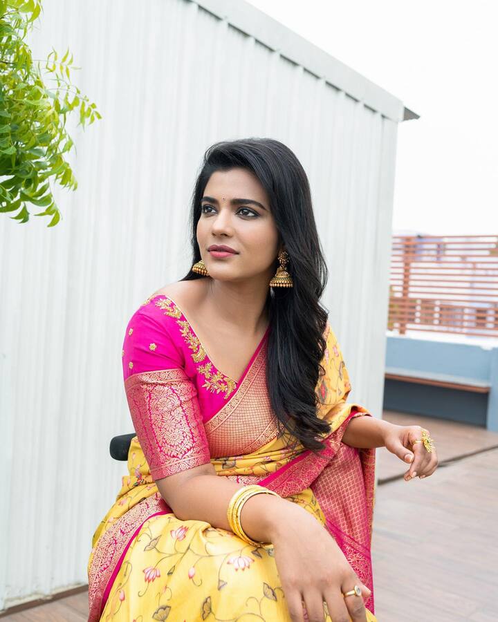 వరసగా స్టార్ హీరోల సినిమాల్లో ఛాన్స్ దక్కించుకుంటుంది. Photo@Aishwarya Rajesh/instagram