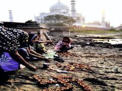 देश से विदेश तक रही दिवाली की धूम, दीयों से जगमगाए गांव-शहर, खूब हुई आतिशबाजी- देखें तस्वीरें