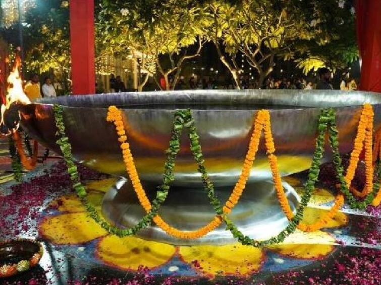 diwali 2022 mohali lights worlds largest lamp and records guinness world record Diya : 1000 கிலோ எடைகொண்ட தீபம்.. 3,560 லிட்டர் எண்ணெய்.. நிகழ்த்தப்பட்ட உலக சாதனை..