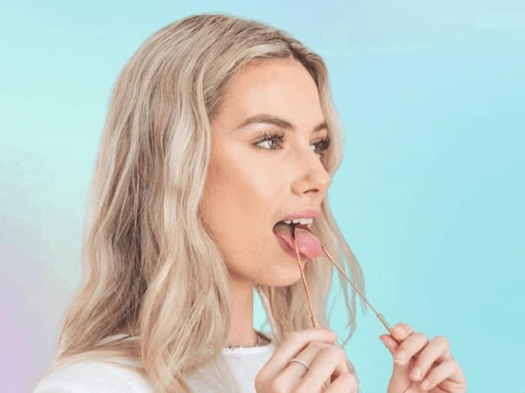 Oral Health: Expert Shares Benefits Of Copper Tongue Scraper Oral Health : செம்பு ஸ்க்ராப்பர் கொண்டு நாக்கை சுத்தம் செய்தால், இத்தனை நன்மைகளா?