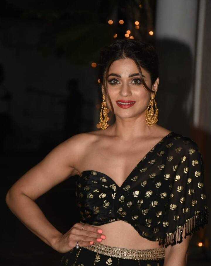 दरअसल, हाल ही में शिल्पा शेट्टी ने मुंबई में अपने घर पर दिवाली पार्टी होस्ट की, जिसमें उनकी बहन शमिता शेट्टी, अभिनेता अनिल कपूर, सोनू सूद, हरमन बवेजा, अर्पिता खान समेत कई सितारे शामिल हुए.