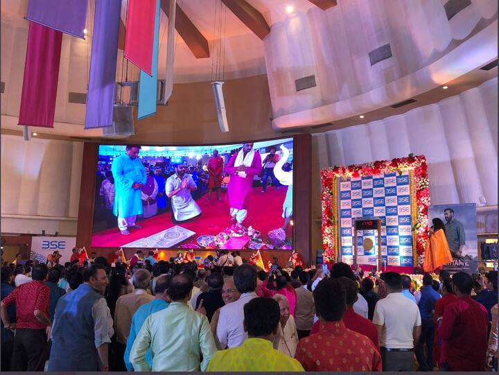 શેરબજારમાં દિવાળીના તહેવાર પર મુહૂર્ત ટ્રેડિંગની પરંપરા લગભગ 50 વર્ષ જૂની છે.