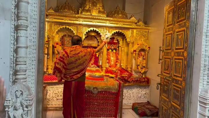 દિવાળીને હિન્દુઓના સૌથી વિશેષ તહેવારોમાંનો એક ગણવામાં આવે છે. યાત્રાધામ પાવાગઢમાં આજે સવારથી જ ભક્તોની ભીડ જામી છે.