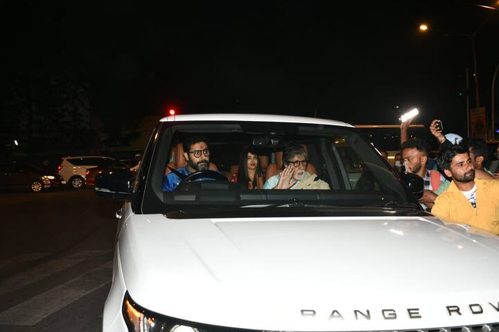 अमिताभ बच्चन (Amitabh Bachchan) अपने परिवार के साथ दिवाली की पूजा के लिए अपने बंगले पर पहुंचे, इस दौरान वो पैपराजी के कैमरे में कैद हुए.