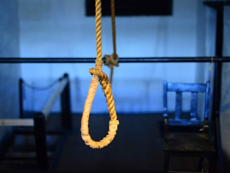 Durg couple committed suicide hanging from fan in hotel go to jail because of girlfriend Chhattisgarh ann Durg: प्रेमिका की वजह से प्रेमी गया था जेल, एक ही फंदे से लटक कर दोनों ने किया सुसाइड