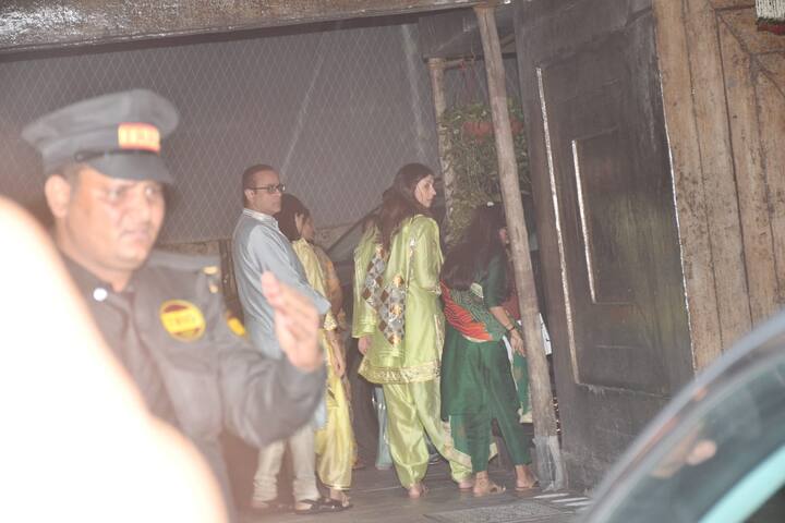 इन सभी के अलावा इस दौरान अमिताभ बच्चन की बेटी श्वेता बच्चन भी स्पॉट हुईं.