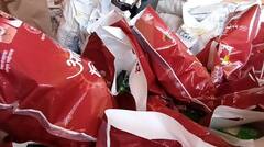 PHOTO: 'आनंदाचा शिधा'तून तेल गायब; दिवाळी कशी साजरी करायची