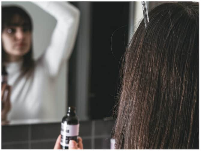 If You Are Also Suffering From Premature Greying Of Hair Than Do These Changes In Your Diet See Remedies | Grey Hair: अगर उम्र से पहले सफेद होने लगे हैं बाल तो If You Are Also Suffering From Premature Greying Of Hair Than Do These Changes In Your Diet See Remedies | Grey Hair: अगर उम्र से पहले सफेद होने लगे हैं बाल तो