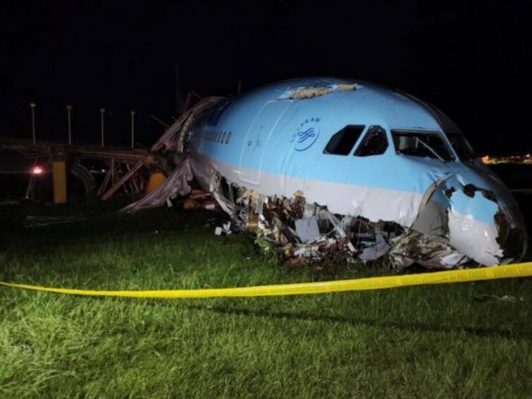A plane skidded off a runway in the Philippines Air Plane Accident: தரையிறங்கும்போது ஓடுதளத்தில் இருந்து புல்வெளியில் பாய்ந்த விமானம்.. மக்களுக்கு என்ன நடந்தது?