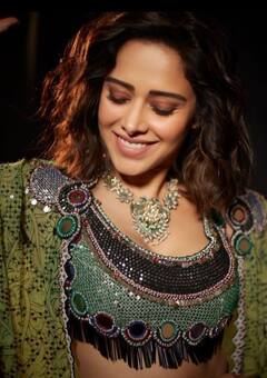 In Pics: सौंदर्याची खाणच आहे नुसरत! दिवाळीसाठी केलं भन्नाट फोटोशूट, हॉटनेसनं केलंय घायाळ