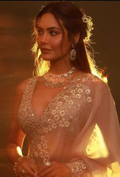 In Pics: ईशाचं दिवाळीनिमित्त खास फोटोशूट; कातिल लूक पाहून चाहते घायाळ