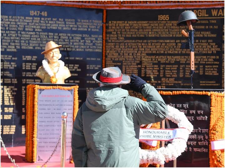 वर्ष 2016 में प्रधानमंत्री दिवाली के अवसर पर हिमाचल प्रदेश में चीन सीमा के नजदीक सुमदो में भारत-तिब्बत सीमा पुलिस(आईटीबीपी) जवानों, डोगरा स्काउट और सेना के जवानों से मिलने गए थे. मोदी ने वर्ष 2017 में दिवाली के दिन उत्तरी कश्मीर के गुरेज सेक्टर का दौरा किया था और वर्ष 2018 में उत्तराखंड के हर्षिल में दिवाली मनाने के बाद उन्होंने केदानाथ के दर्शन किए थे.