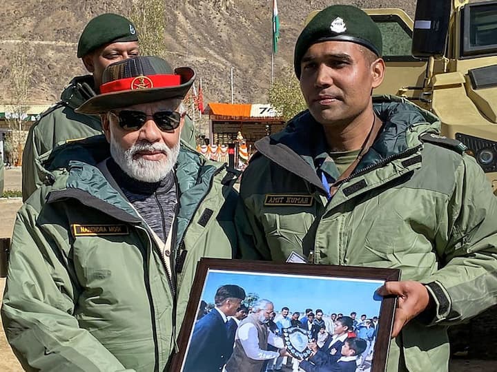 Diwali 2022 Pm Modi Reaches Kargil Among Jawans To Celebrate Festival Of Lights