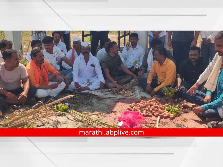 maharashtra News Aurangabad News Farmers celebrate Diwali in graveyard as compensation not received Farmers Protest: नुकसानभरपाई मिळाली नाही म्हणून शेतकऱ्यांनी स्मशानभूमीत साजरी केली 'दिवाळी'