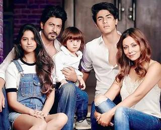 Throwback: દિવાળીના પ્રસંગે ઘરમાં હિન્દુ વિધિથી પૂજા કરતા દેખાયા શાહરૂખ-આર્યન, ખાન ફેમિલીનો થ્રૉબેક વીડિયો વાયરલ