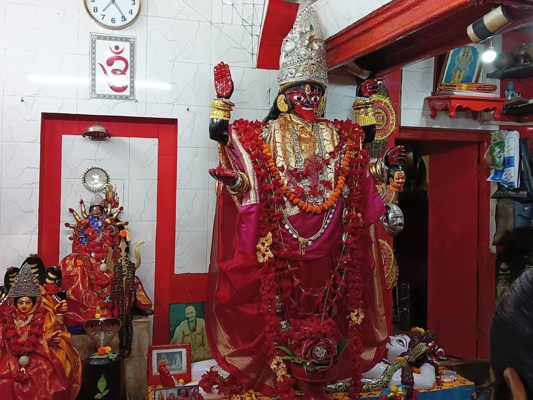Kali Puja Antony Kabial used to sing for mother in the temple when he came here, Firingi Kalibari puja preparation Kali Puja: মামার বাড়ি এলে একচালার মন্দিরে মাকে গান শোনাতেন অ্যান্টনি কবিয়াল, আজ ফিরিঙ্গি কালীবাড়িতেও সমারহ