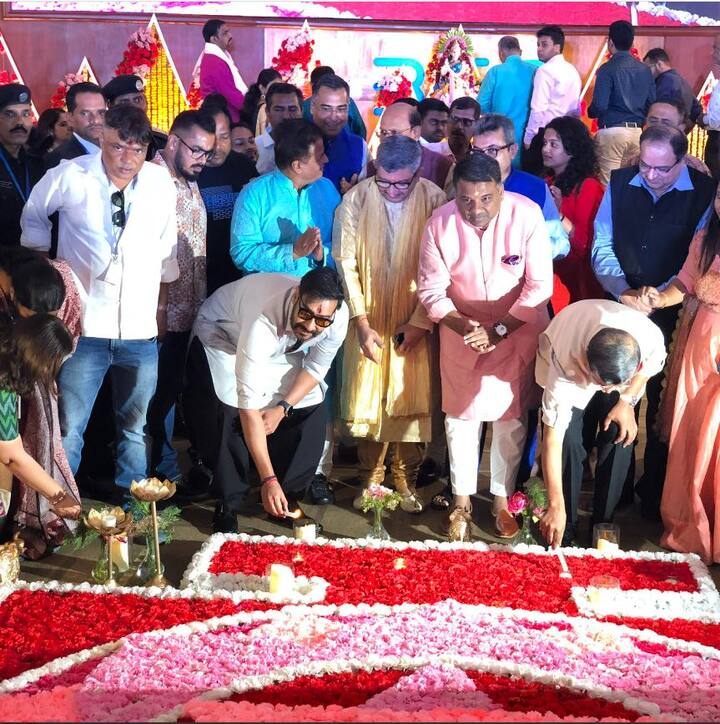 આ એક કલાકના સેશનમાં BSE સેન્સેક્સ 60 હજારની ઉપર પહોંચી ગયો હતો. મુહૂર્ત ટ્રેડિંગ પર સેન્સેક્સ 60,067 પોઈન્ટના સ્તરે હતો, જ્યારે નિફ્ટી 17,921ના સ્તરે બંધ થયો હતો.( Image Source : BSE India )