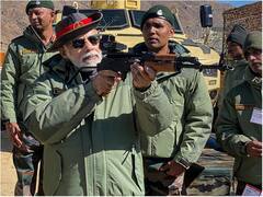 Photos: …जब 21 साल पहले सीएम मोदी ने थमाई थी हाथ में शील्ड, मेजर बनकर करगिल में पीएम मोदी से मिला वो बच्चा, देखिए तस्वीरें