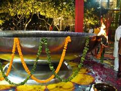 मोहाली में जलाया गया दुनिया का सबसे बड़ा दीपक, विश्व शांति के के लिए 10 हजार लोगों ने किया तेल दान