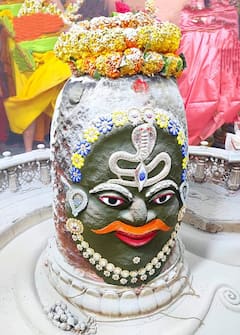 Surya Grahan 2022: सूर्य ग्रहण के दौरान भी बंद नहीं होंगे महाकालेश्वर मंदिर के कपाट, जानें- क्या रहेंगे बदलाव