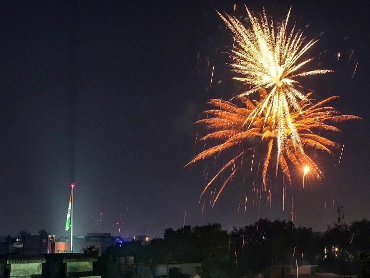 Delhi Pollution: दिवाली के ठीक बाद पिछले 5 सालों के मुकाबले दिल्ली के प्रदूषण का स्तर सबसे कम, सरकार ने लॉन्च की 150 एंटी स्मॉग गन Delhis pollution level after Diwali lowest in 5 years Environment Minister Gopal Rai ann Delhi Pollution: दिवाली के ठीक बाद पिछले 5 सालों के मुकाबले दिल्ली के प्रदूषण का स्तर सबसे कम, सरकार ने लॉन्च की 150 एंटी स्मॉग गन