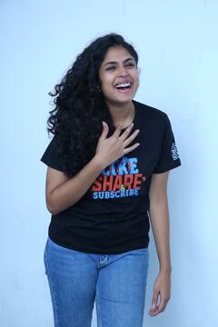 ఫారియా అబ్దుల్లా క్యూట్ ఫోటోస్, ఓ లుక్ వేసేయండి !