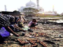 દેશ-વિદેશમાં રહી દિવાળીની ધૂમ, ગામડાઓ અને શહેરો દીવાઓથી ઝગમગી ઉઠ્યા, ઠેર ઠેર આતશબાજી થઈ - જુઓ PICS