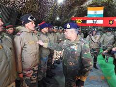 Diwali 2022: દેશની સરહદ પર તૈનાત, બોમ્બ-દારુગોળા સાથે દિવસ વિતાવનારા જવાનોએ આ રીતે કરી દિવાળીની ઉજવણી - જુઓ તસવીરો