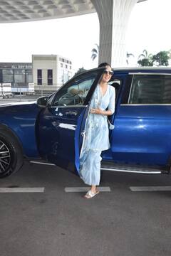 ट्रेडिशनल ड्रेस पहन एयरपोर्ट पर Rambo को प्यार करती नजर आईं Jasmin Bhasin, सामने आईं तस्वीरें