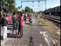 বল ভেবে খেলতে গিয়ে বোমা ফেটে মৃত্যু শিশুর, বিস্ফোরণে জখম আরও এক শিশু
