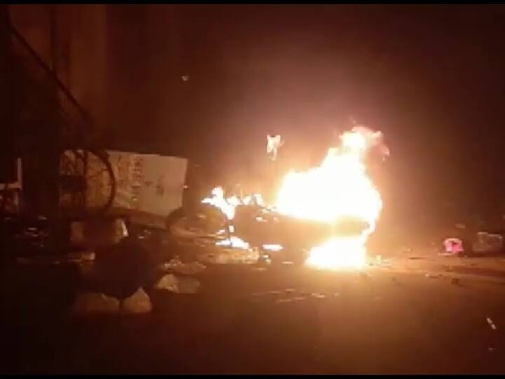 Communal riots in Gujarat's Vadodara on Diwali night there was a dispute over bursting of firecrackers Vadodara Riot: दिवाली पर वडोदरा में बवाल, 22 दिन में दूसरी बार साम्प्रदायिक दंगा, पुलिस के सामने पेट्रोल बम फेंका