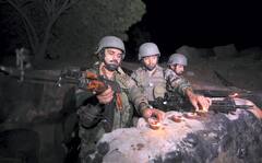 Diwali 2022: દેશની સરહદ પર તૈનાત, બોમ્બ-દારુગોળા સાથે દિવસ વિતાવનારા જવાનોએ આ રીતે કરી દિવાળીની ઉજવણી - જુઓ તસવીરો