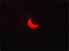 Surya Grahan Photos: देश से लेकर विदेश तक...तस्वीरों में देखें कैसा रहा सूर्य ग्रहण