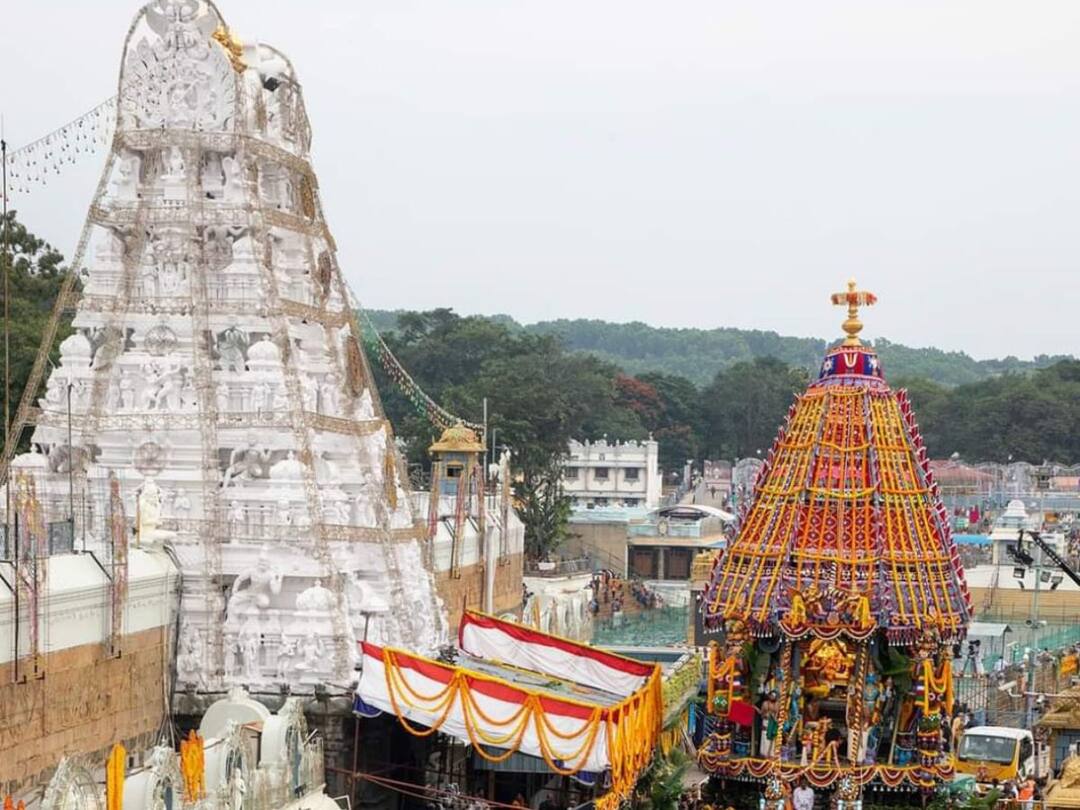 Tirumala: నేడు తిరుమల శ్రీవారి ఆలయం మూసివేత, వారికి మాత్రమే ఛాన్స్ - భక్తులకు టీటీడీ కీలక సూచనలివే Solar Eclipse 2022: Tirumala Temple colesed today for 12 hours on 25 October Tirumala: నేడు తిరుమల శ్రీవారి ఆలయం మూసివేత, వారికి మాత్రమే ఛాన్స్ - భక్తులకు టీటీడీ కీలక సూచనలివే